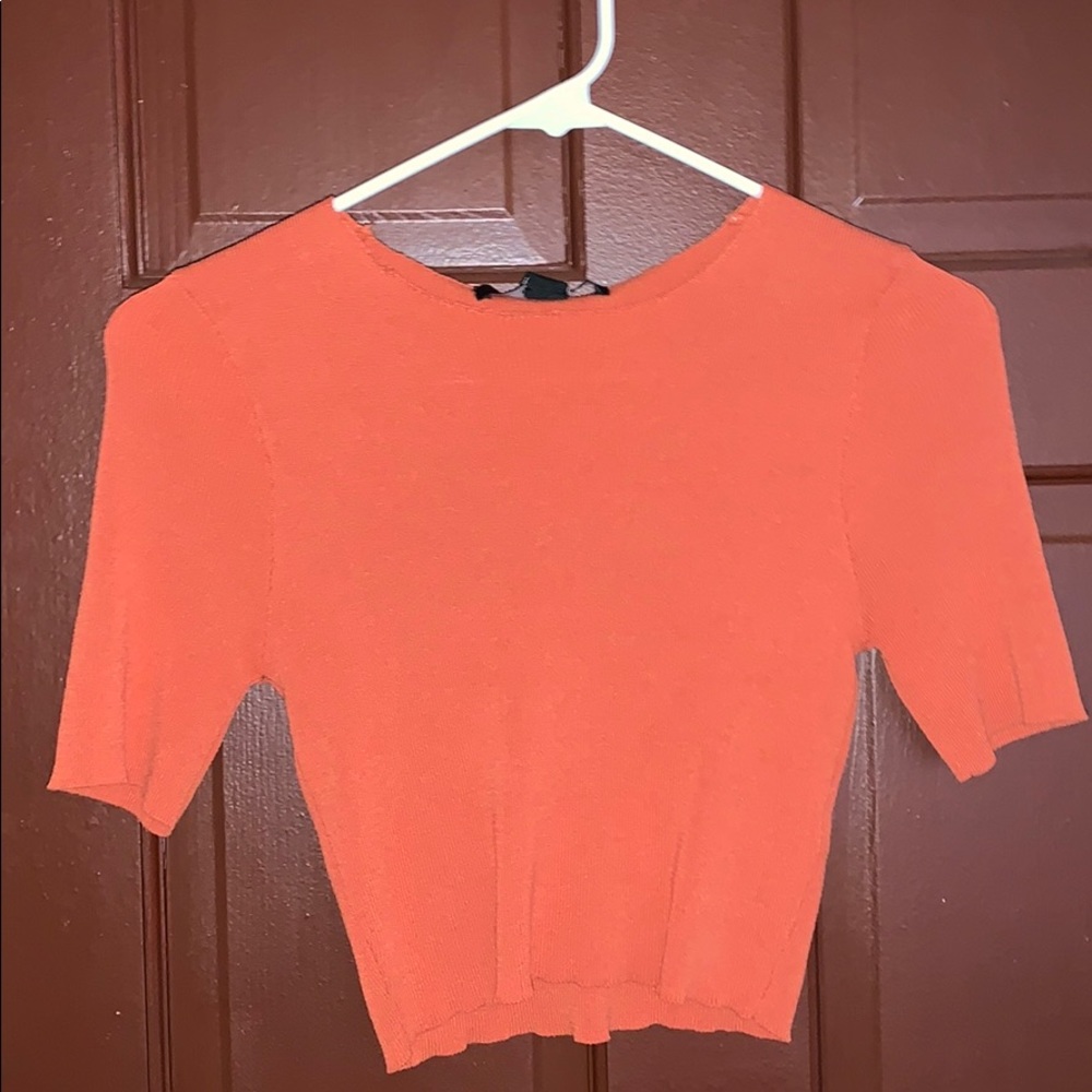 Cropped orange shirt